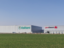 Press picture: Vaillant Group's new mega factory produces exclusively heat pumps. With the new plant, the company, which also manufactures heat pumps in Germany, France and the UK, doubles its production capacity to well over half a million heat pumps per year.
