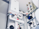 Pressebild 3: Neue Wärmepumpenlösung für Mehrfamilienhäuser: schlüsselfertige Heizzentrale Energy Unit