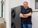 Pressebild: Vaillant Experte mit Wärmepumpe aroTHERM plus