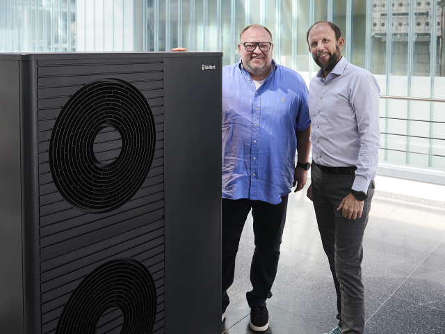 Übergabe einer aroTHERM plus an SOS-Kinderdorf Essen